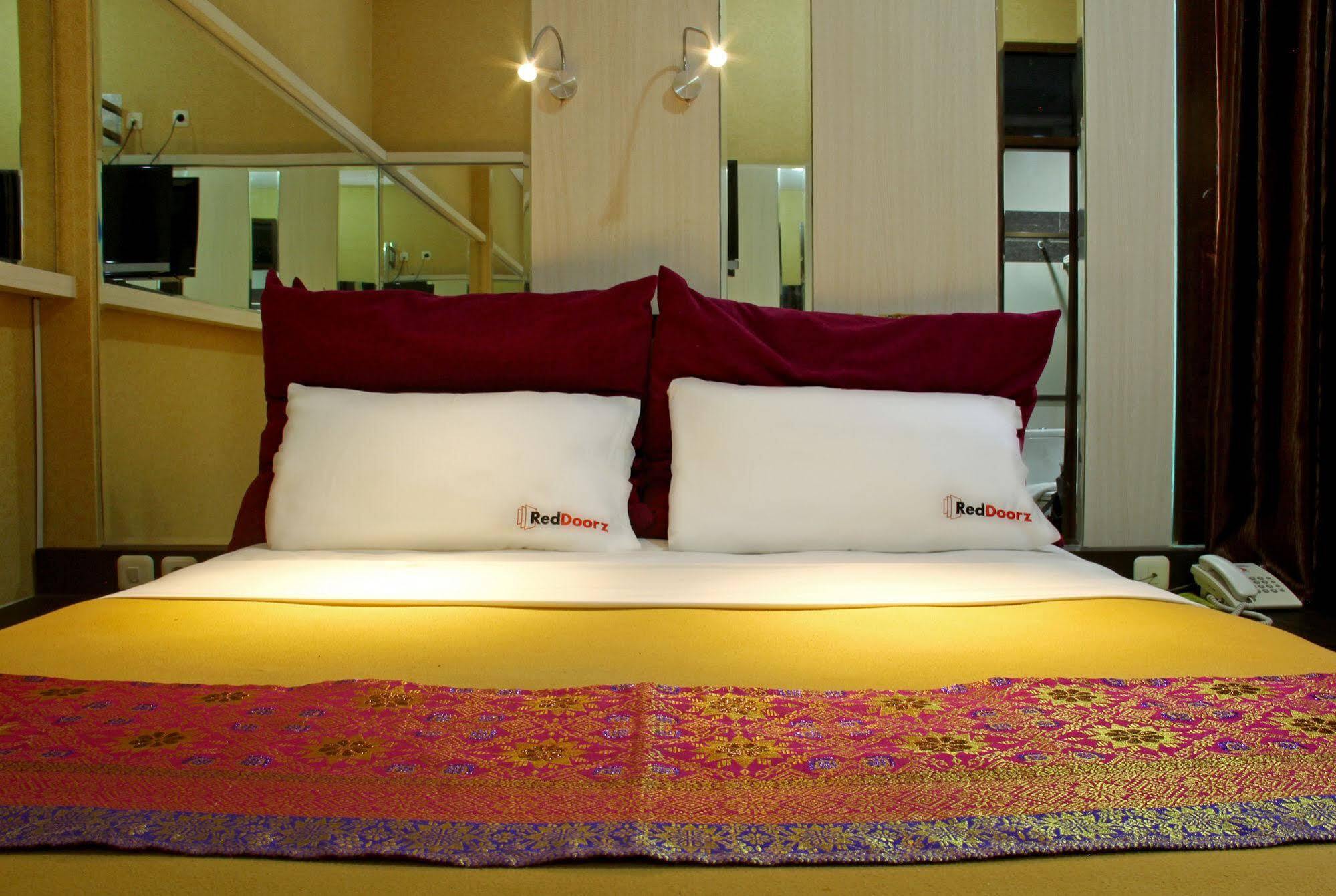 Reddoorz Plus @ Natuna 万隆 外观 照片